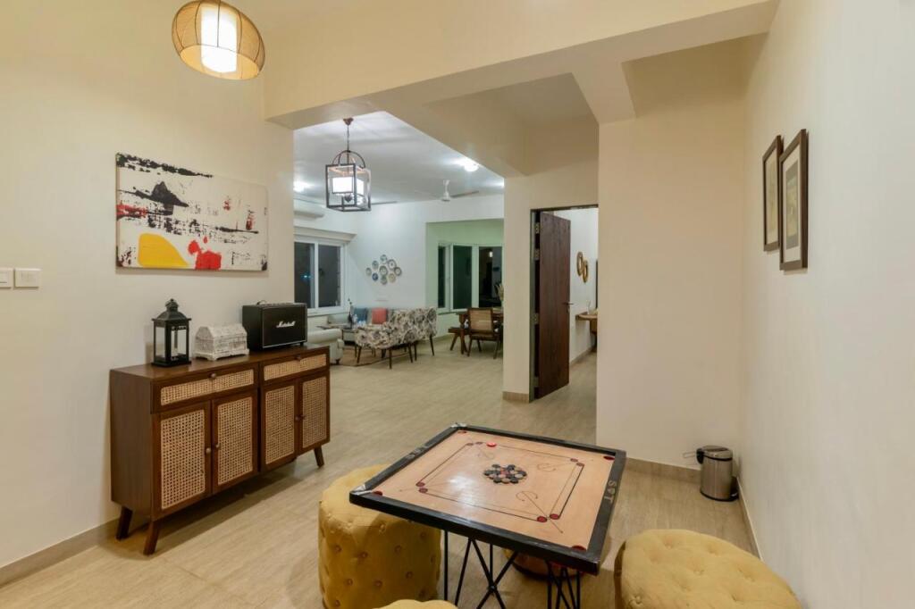 Киим: Saffronstays Boulevard Stonehouse, Lonavala