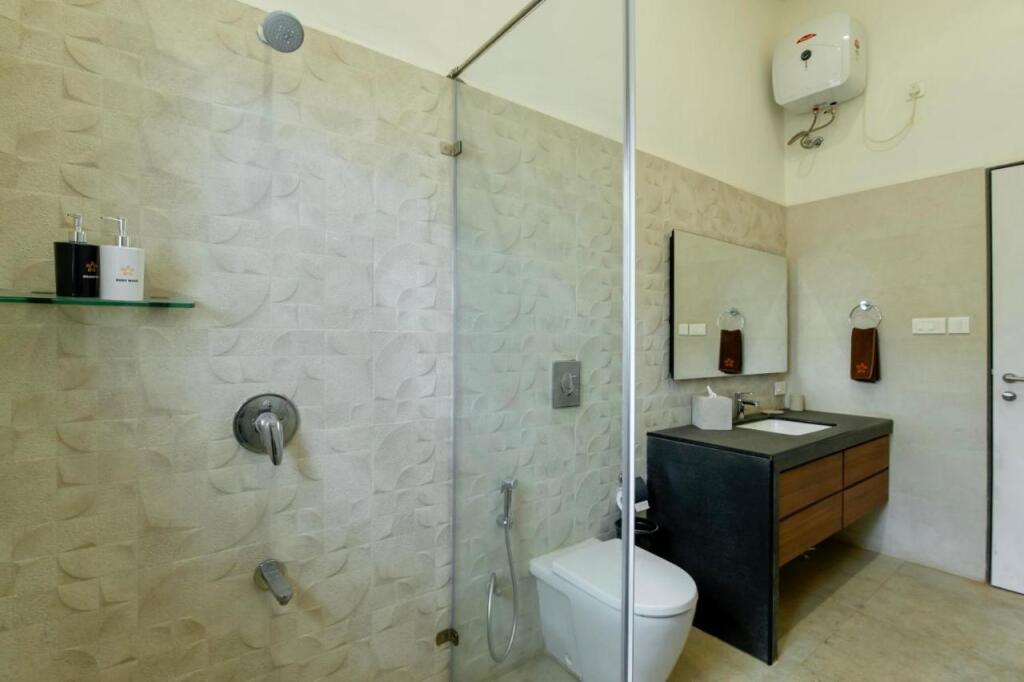 Киим: Saffronstays Boulevard Stonehouse, Lonavala