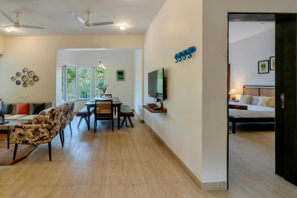 Киим: Saffronstays Boulevard Stonehouse, Lonavala
