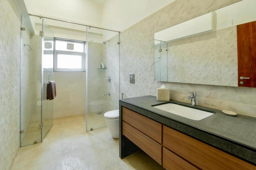 Киим: Saffronstays Boulevard Stonehouse, Lonavala