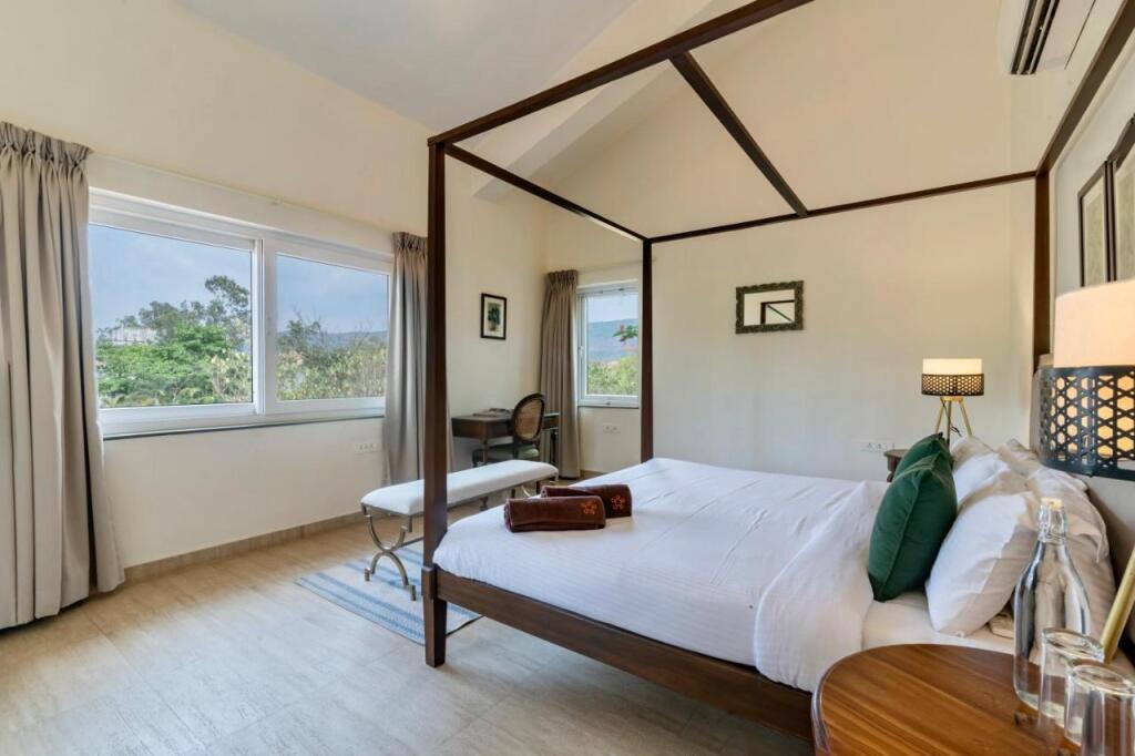 Киим: Saffronstays Boulevard Stonehouse, Lonavala