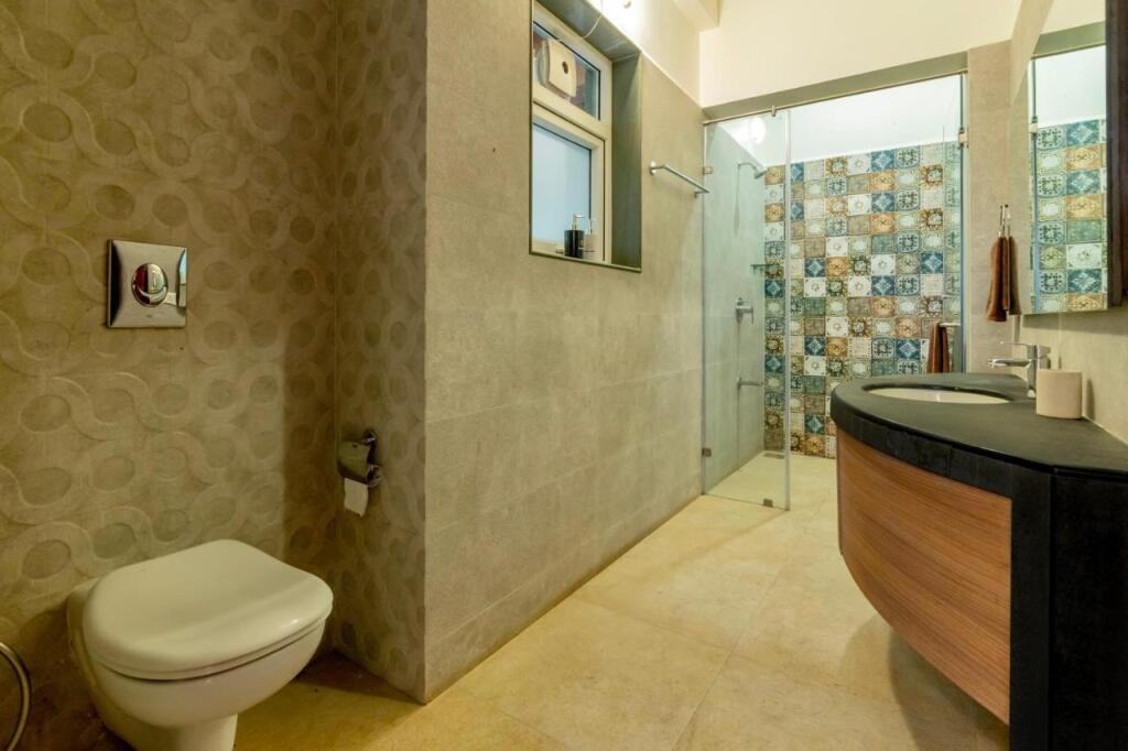 Киим: Saffronstays Boulevard Stonehouse, Lonavala