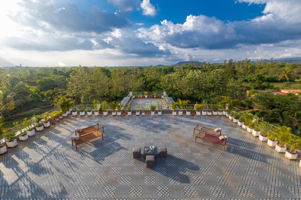 Матеран: Saffronstays Odyssey, Karjat