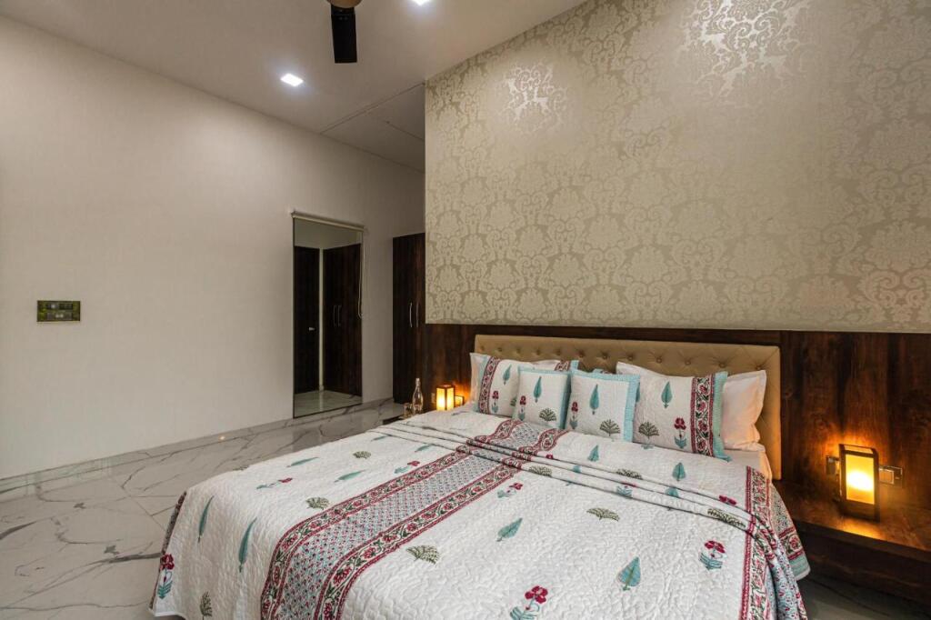 Матеран: Saffronstays Odyssey, Karjat