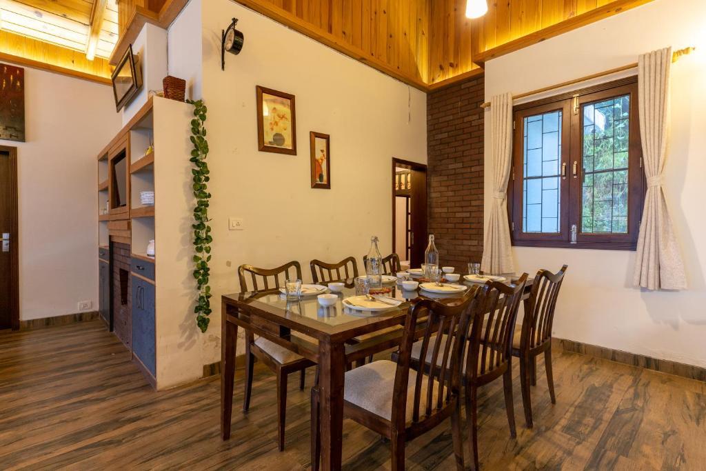 Наинитал: Saffronstays Gardens On The Lake, Bhimtal - Pet-Friendly Garden Villa By The Lake