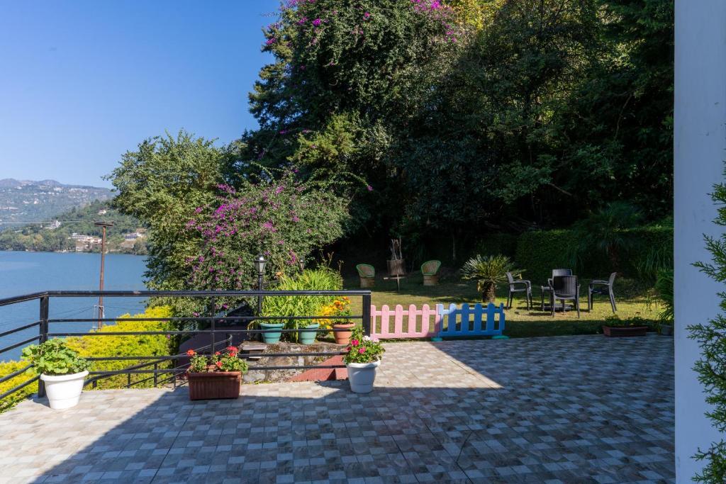 Наинитал: Saffronstays Gardens On The Lake, Bhimtal - Pet-Friendly Garden Villa By The Lake