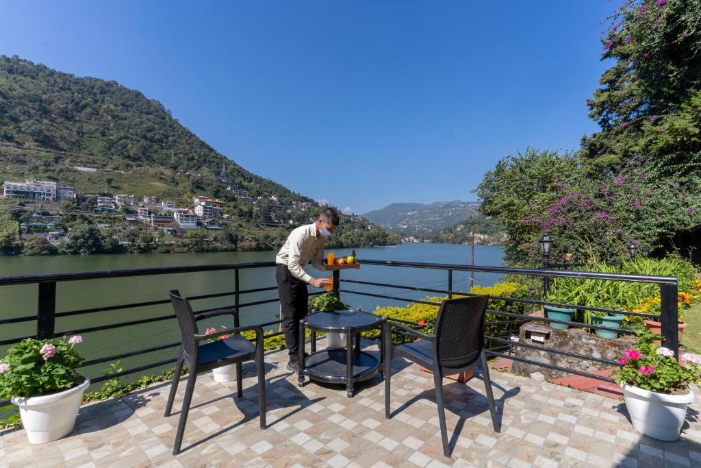 Наинитал: Saffronstays Gardens On The Lake, Bhimtal - Pet-Friendly Garden Villa By The Lake