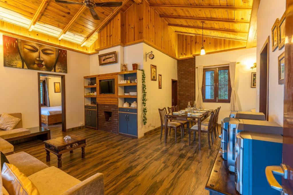 Наинитал: Saffronstays Gardens On The Lake, Bhimtal - Pet-Friendly Garden Villa By The Lake