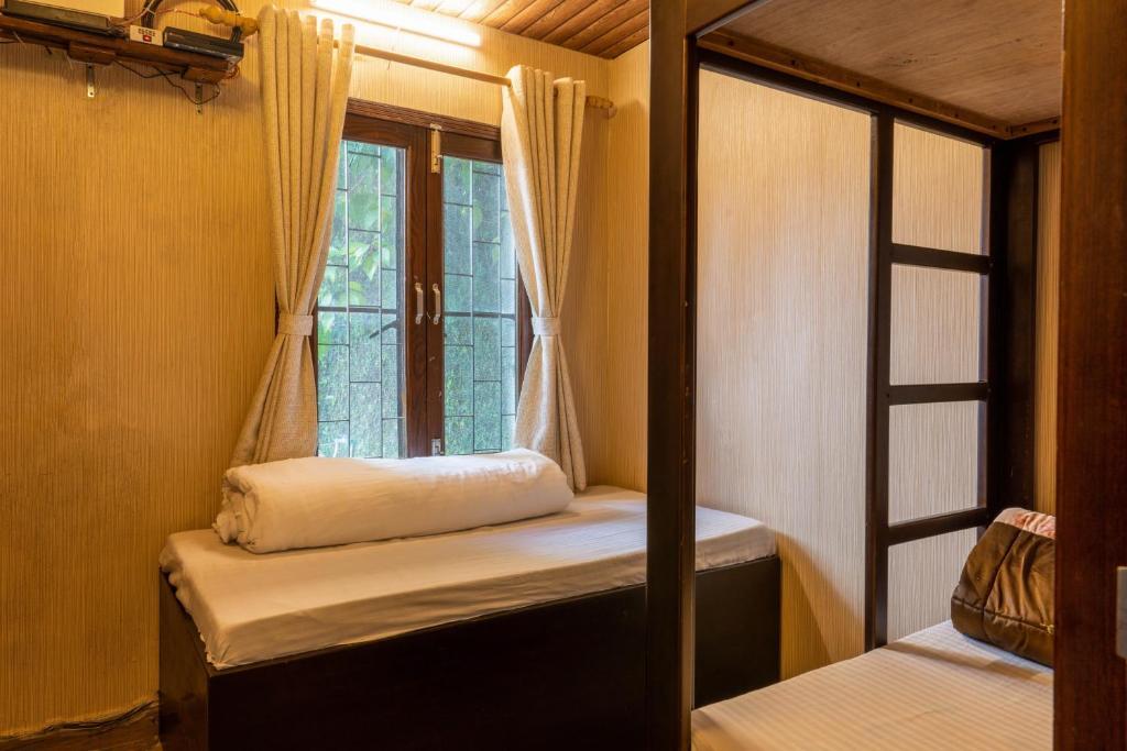 Наинитал: Saffronstays Gardens On The Lake, Bhimtal - Pet-Friendly Garden Villa By The Lake