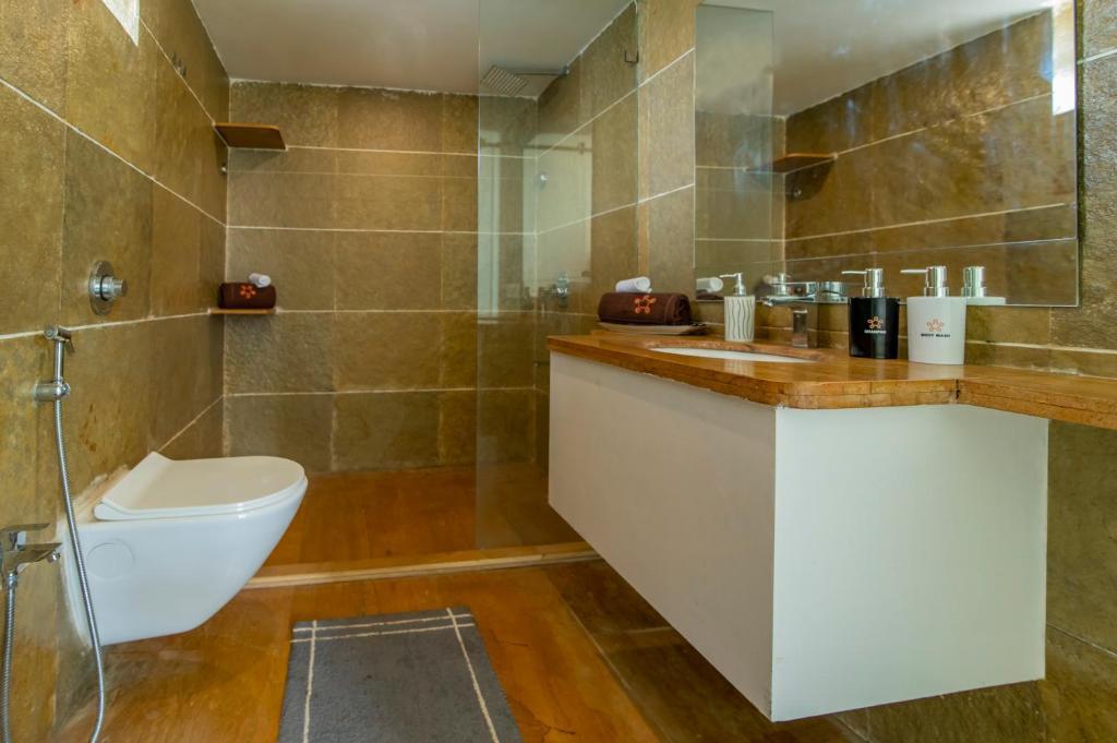 Нашик: SaffronStays Onellaa, Nashik - infinity pool villa surrounded by a vineyard