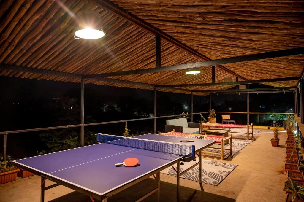 Нашик: SaffronStays Onellaa, Nashik - infinity pool villa surrounded by a vineyard