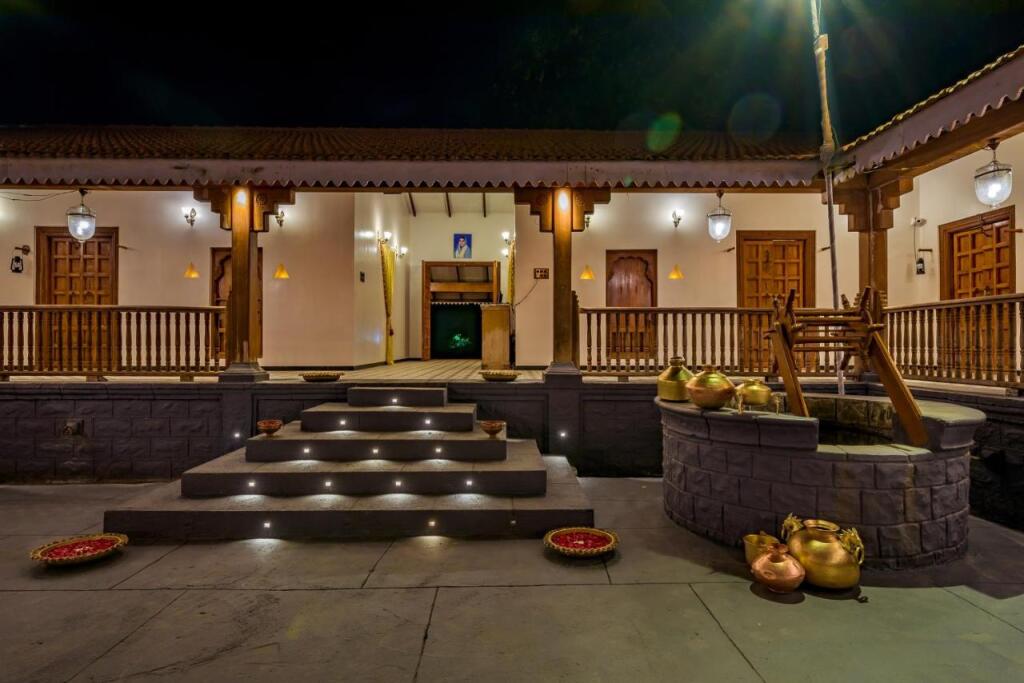 Нашик: SaffronStays Heritage Waada, Nashik