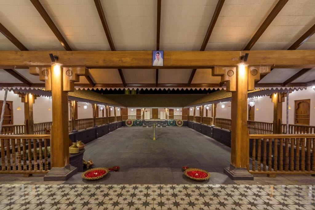 Нашик: SaffronStays Heritage Waada, Nashik