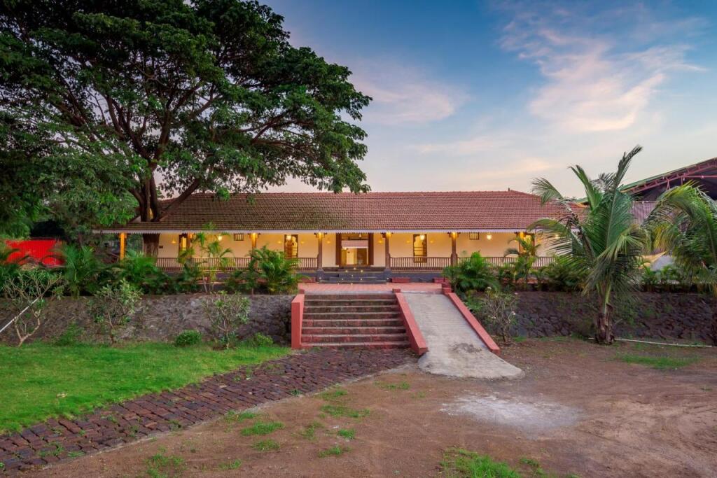 Нашик: SaffronStays Heritage Waada, Nashik