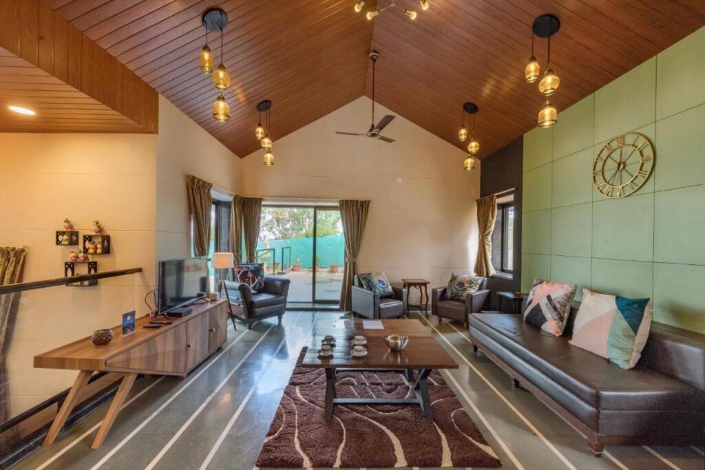 Олд-Махабалешвар: SaffronStays Casa Tranquil, Panchgani - pet-friendly veg only pool villa
