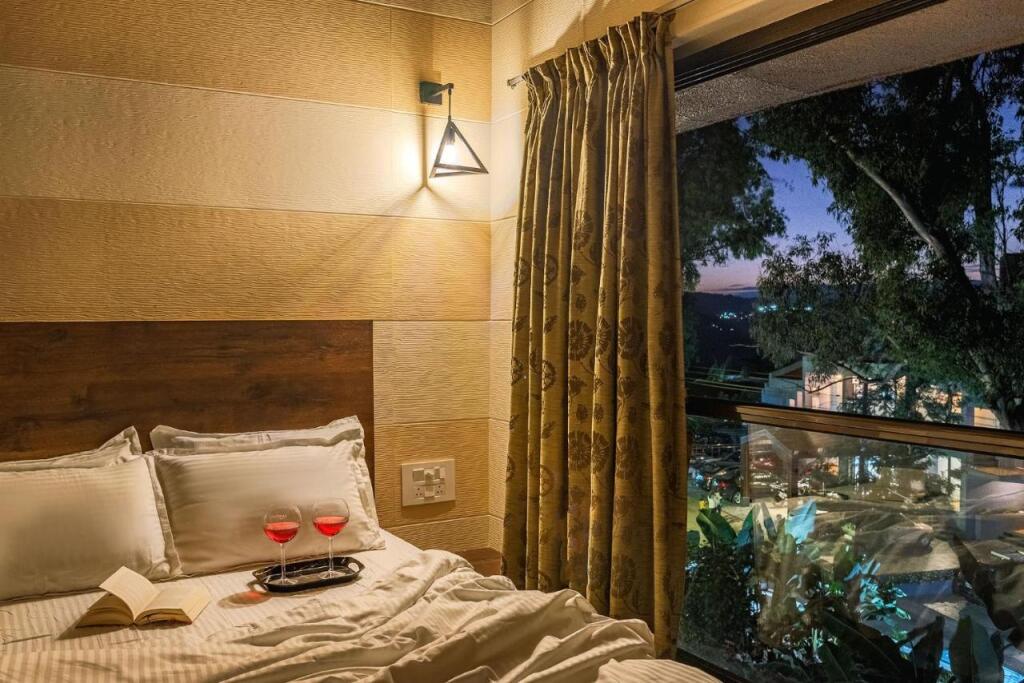 Олд-Махабалешвар: SaffronStays Casa Tranquil, Panchgani - pet-friendly veg only pool villa
