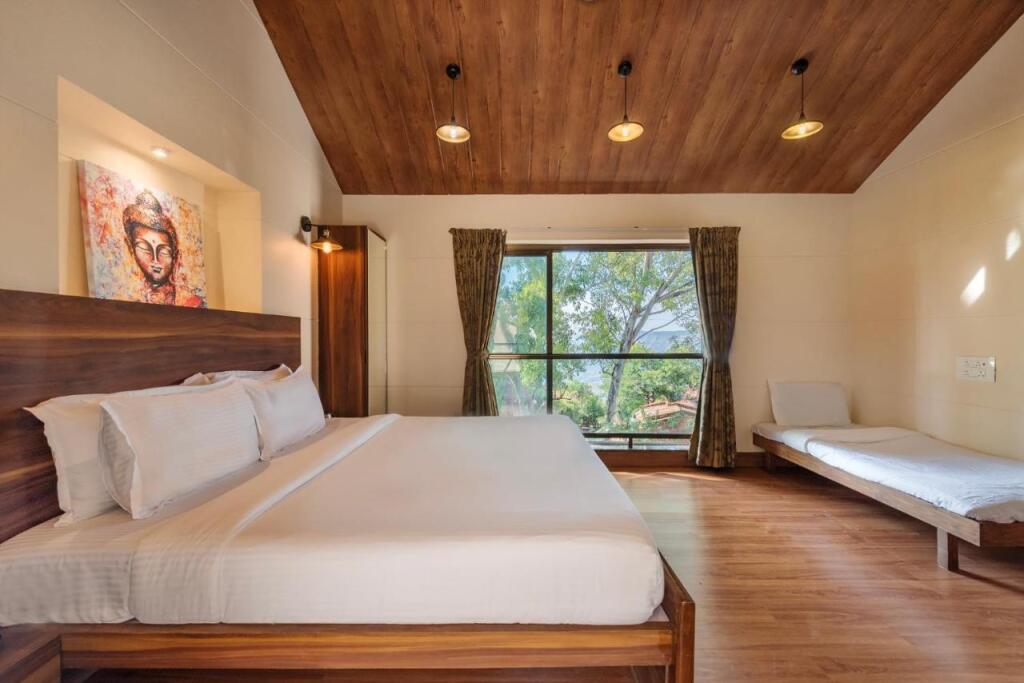Олд-Махабалешвар: SaffronStays Casa Tranquil, Panchgani - pet-friendly veg only pool villa