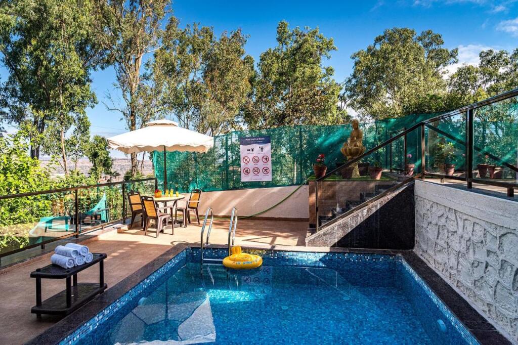 Олд-Махабалешвар: SaffronStays Casa Tranquil, Panchgani - pet-friendly veg only pool villa