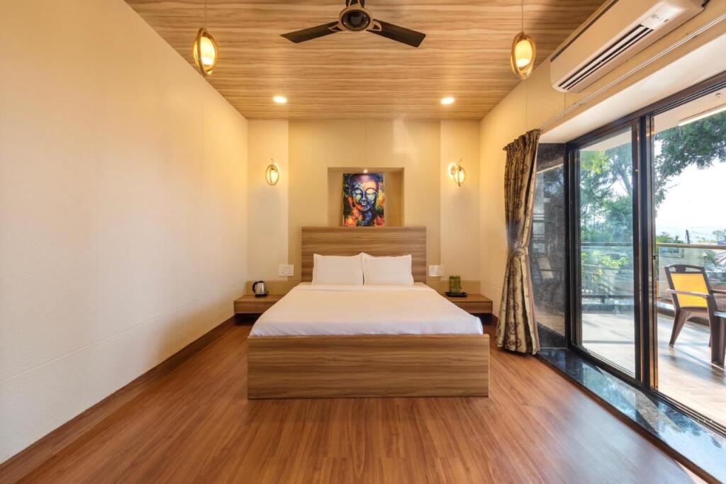 Олд-Махабалешвар: SaffronStays Casa Tranquil, Panchgani - pet-friendly veg only pool villa
