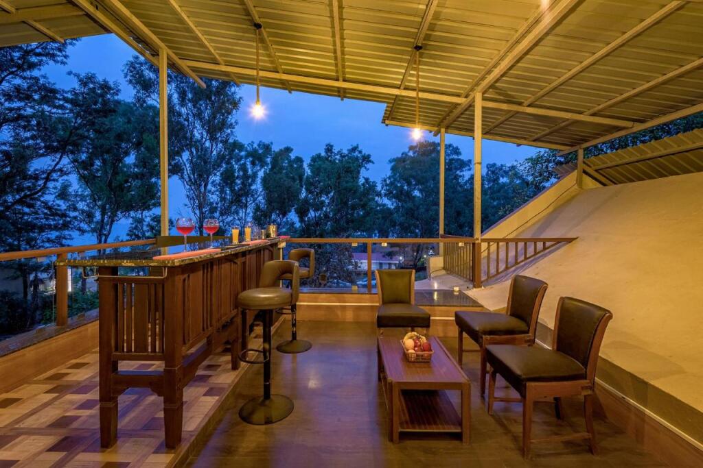 Олд-Махабалешвар: SaffronStays Casa Tranquil, Panchgani - pet-friendly veg only pool villa