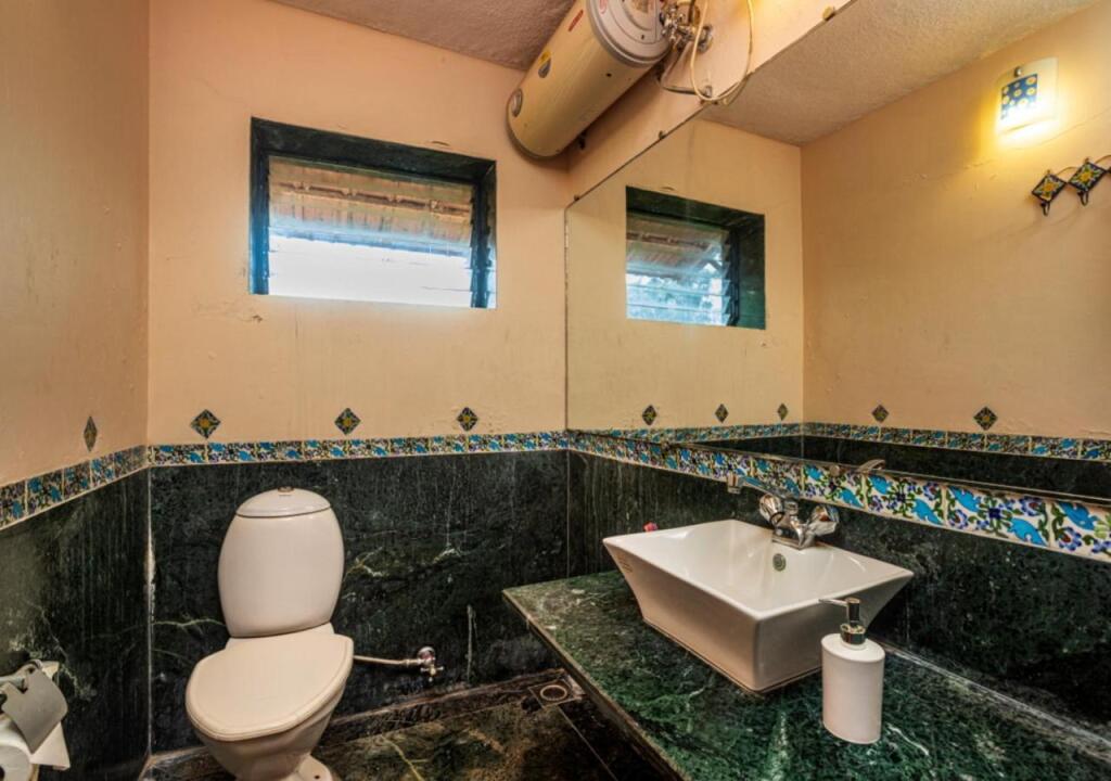 Олд-Махабалешвар: Saffronstays Red Brick House