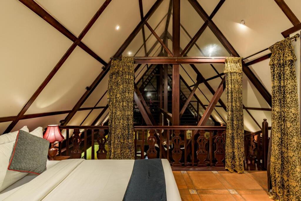 Олд-Махабалешвар: SaffronStays Tudor Rose - luxury chalet with beautiful valley views