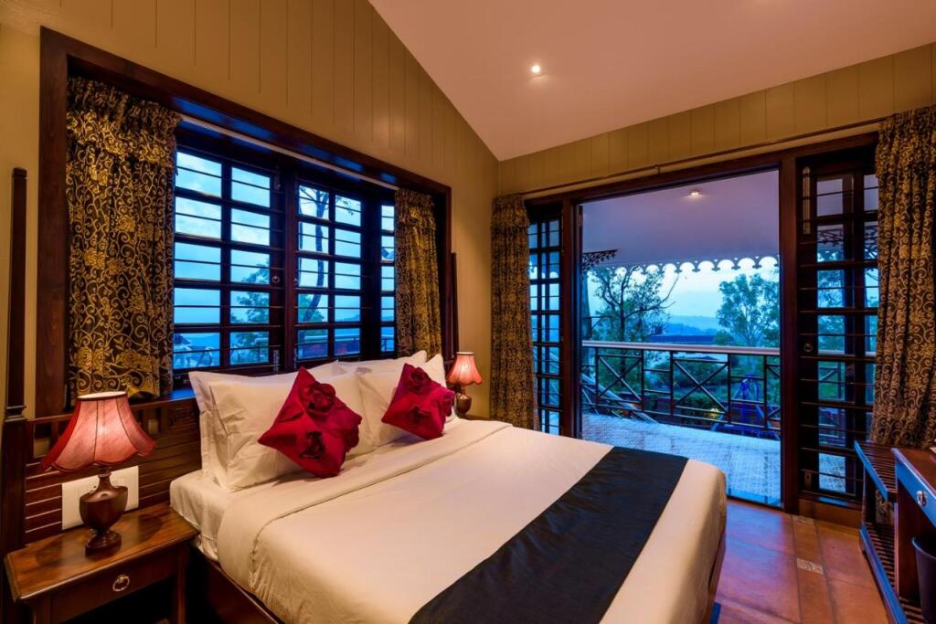 Олд-Махабалешвар: SaffronStays Tudor Rose - luxury chalet with beautiful valley views