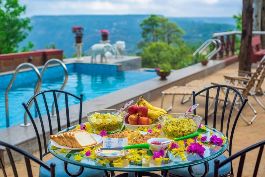 Олд-Махабалешвар: SaffronStays Tudor Rose - luxury chalet with beautiful valley views