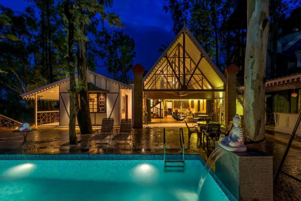 Олд-Махабалешвар: SaffronStays Tudor Rose - luxury chalet with beautiful valley views