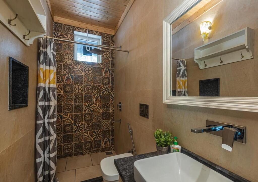 Прем-Нагар: Saffronstays Doon Hideout