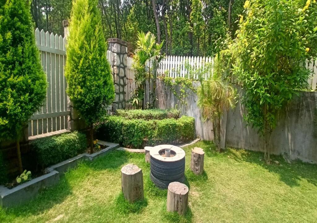 Прем-Нагар: Saffronstays Doon Hideout