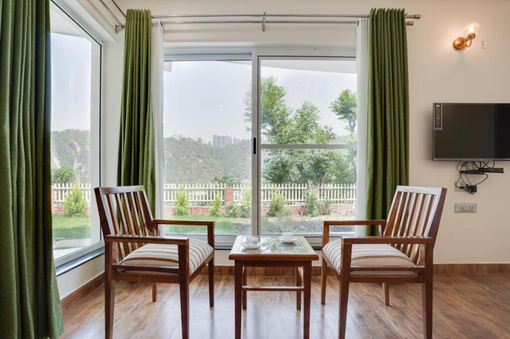 Прем-Нагар: SaffronStays Casa Bellissimo, Dehradun - luxury villa near Malsi Deer Park with valley views