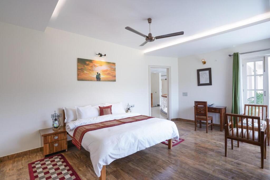 Прем-Нагар: SaffronStays Casa Bellissimo, Dehradun - luxury villa near Malsi Deer Park with valley views