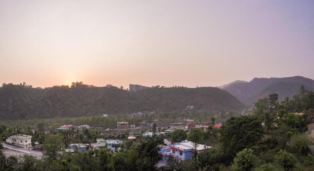 Прем-Нагар: SaffronStays Casa Bellissimo, Dehradun - luxury villa near Malsi Deer Park with valley views