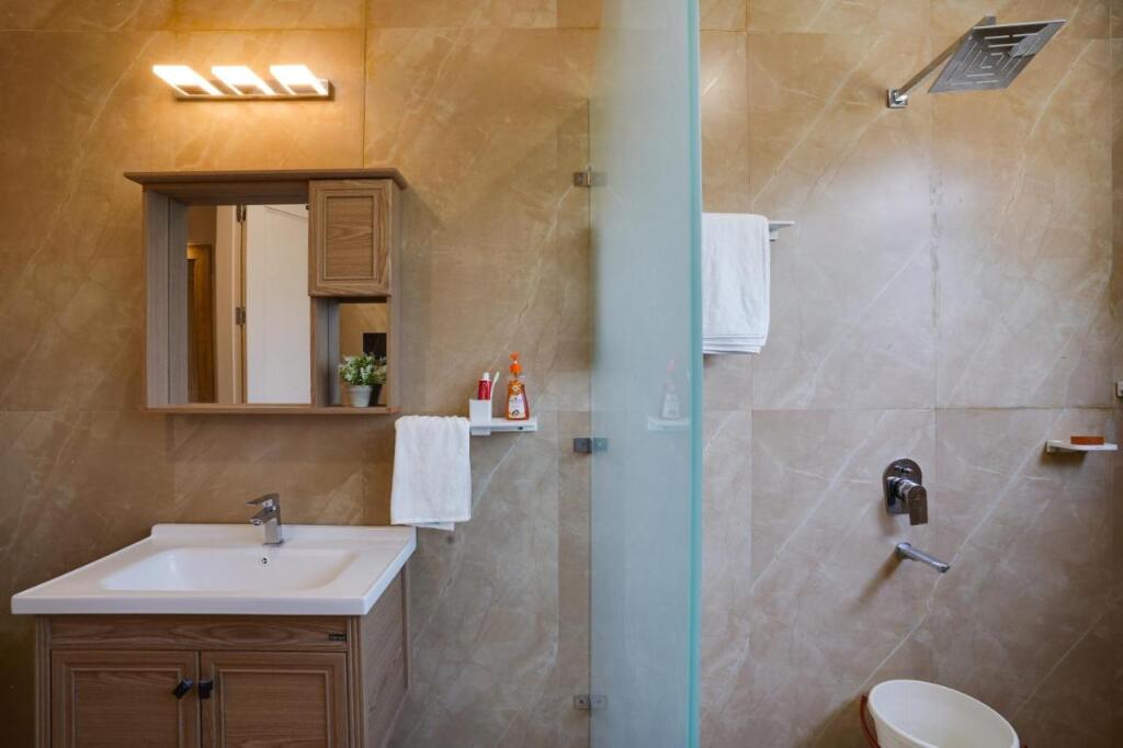Прем-Нагар: SaffronStays Casa Bellissimo, Dehradun - luxury villa near Malsi Deer Park with valley views