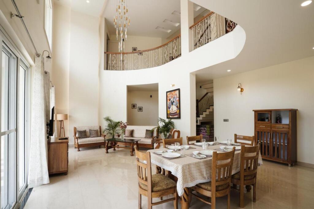 Прем-Нагар: SaffronStays Casa Bellissimo, Dehradun - luxury villa near Malsi Deer Park with valley views