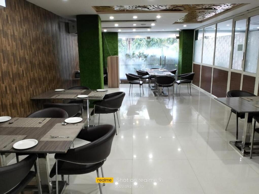Крепость Jhansi: Green Leaf Hotel