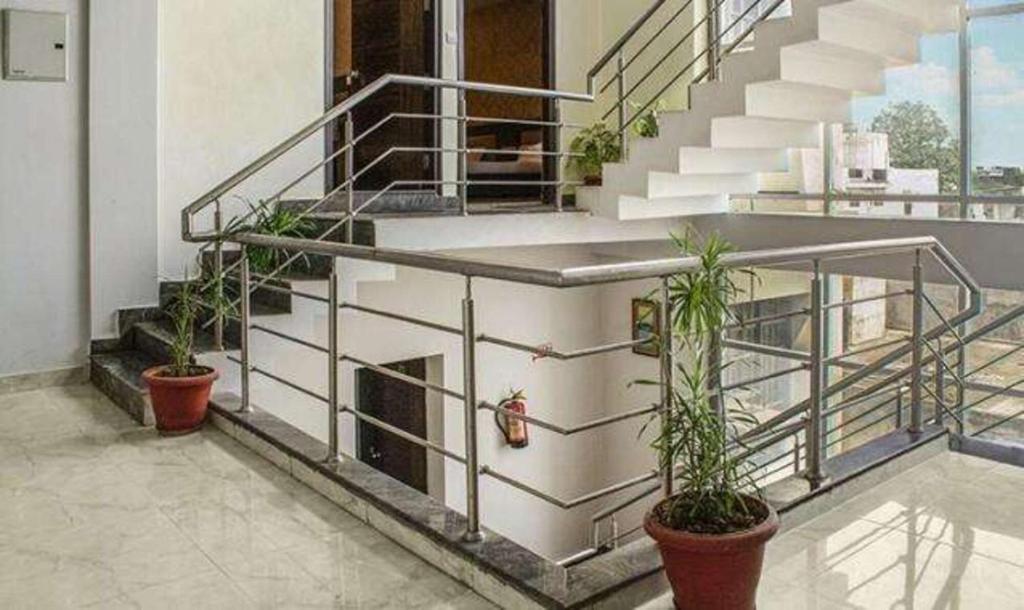 Лакхнау: Fabexpress The Mansion