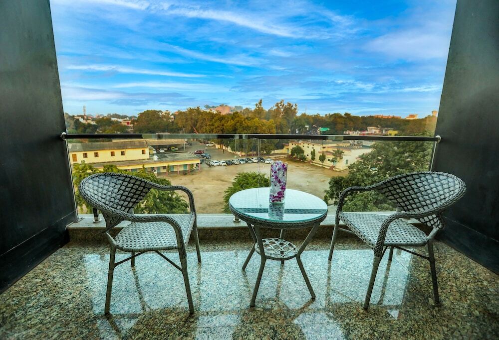 Крепость Jhansi: Regenta Place Jhansi by Royal Orchid Hotels Limited
