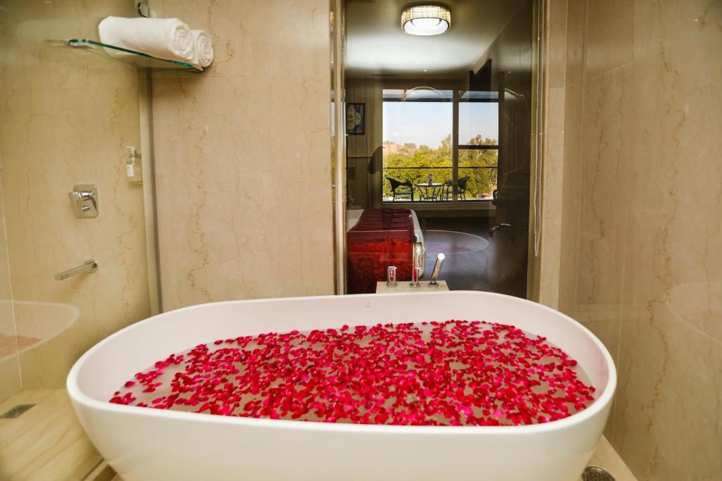 Крепость Jhansi: Regenta Place Jhansi by Royal Orchid Hotels Limited