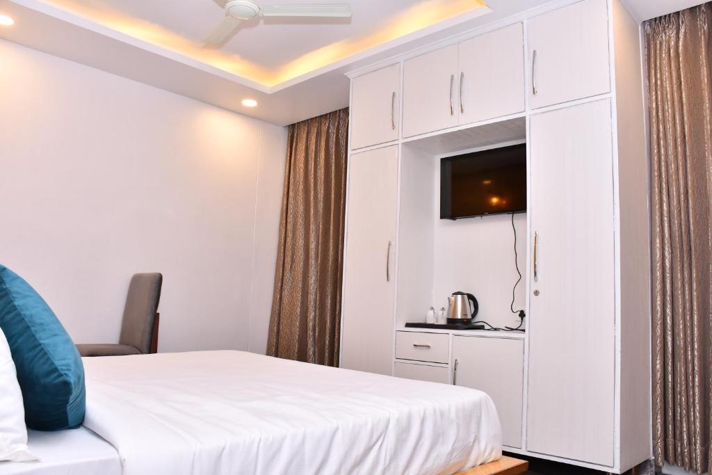Кангра: Hotel The Crown