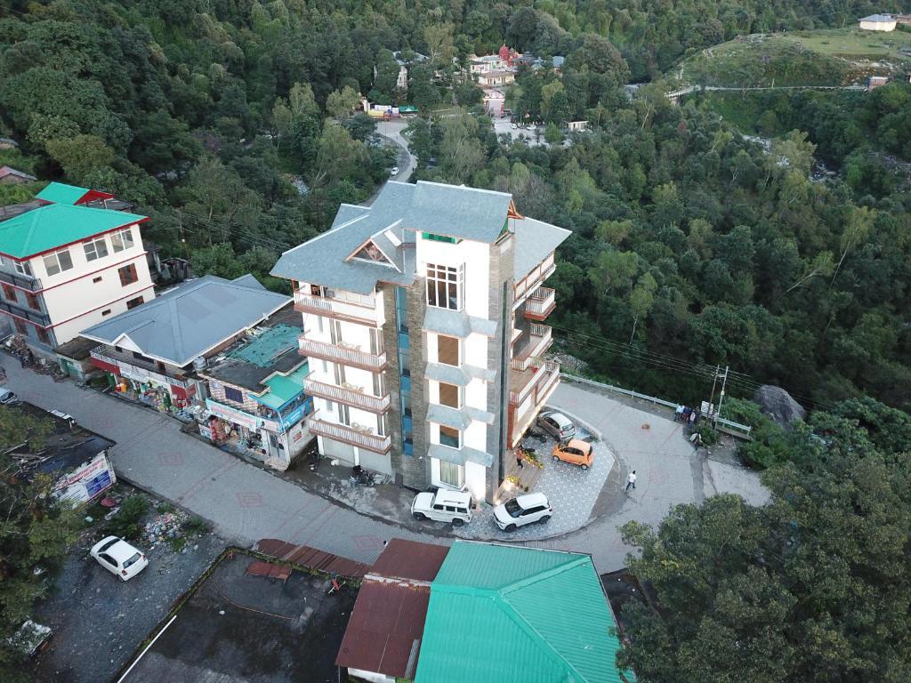 Кангра: Hotel The Crown