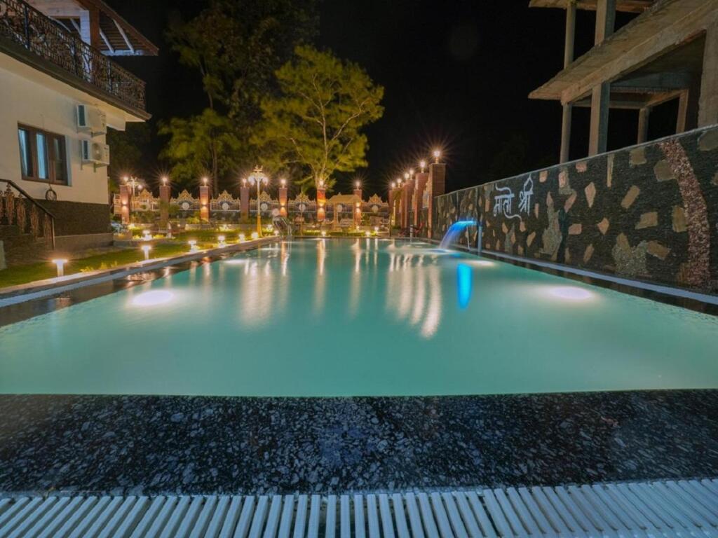 Кангра: Matoshree Club and Resort
