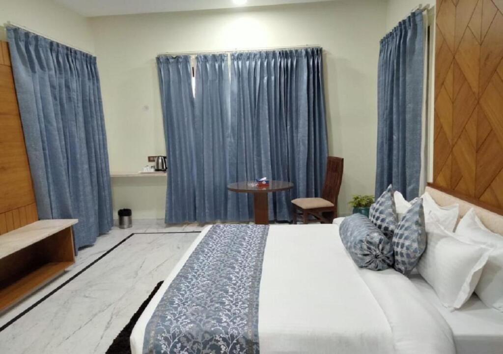 Кангра: Matoshree Club and Resort
