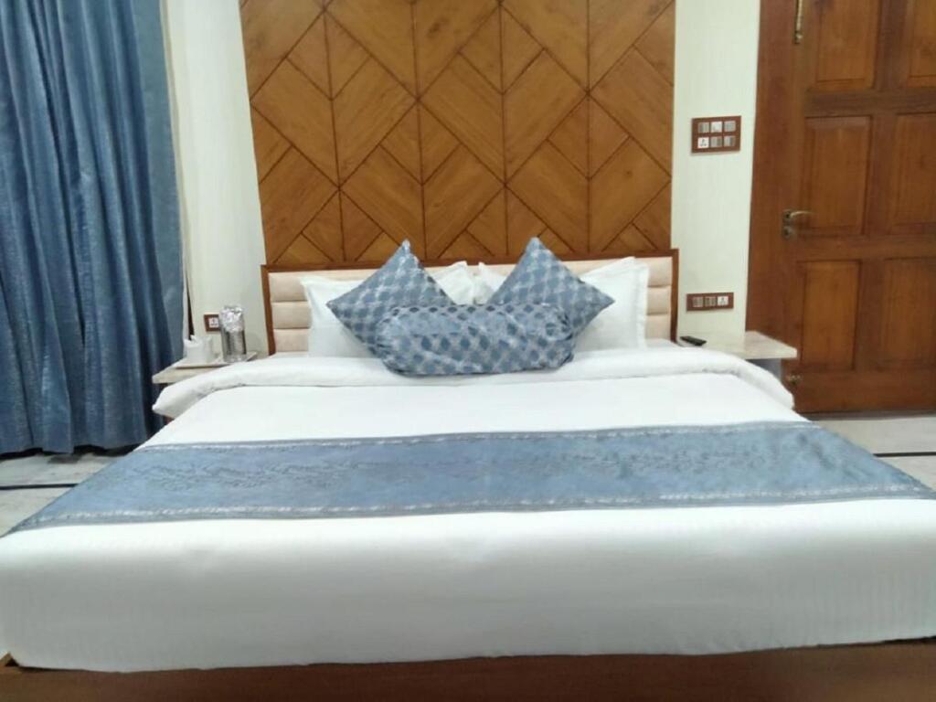 Кангра: Matoshree Club and Resort