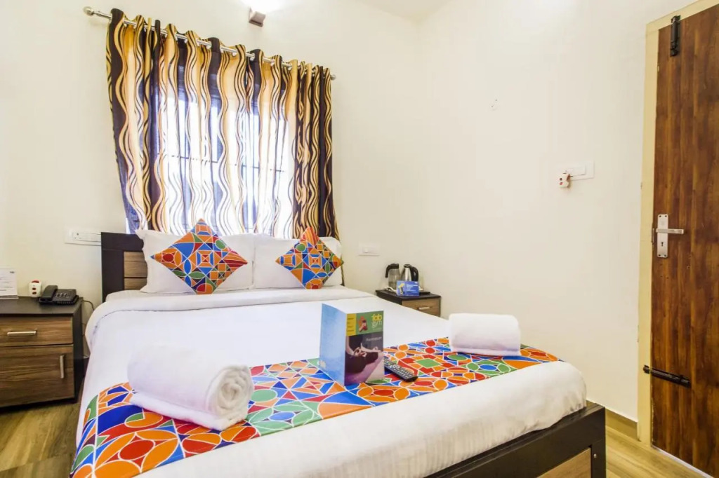 Ути: Fabexpress Grand Castle Hill Resorts