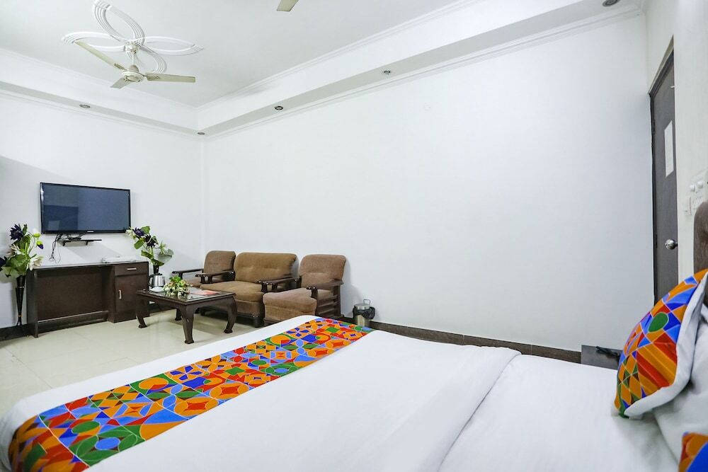 Нойда: FabHotel F9 H Block Sector 51