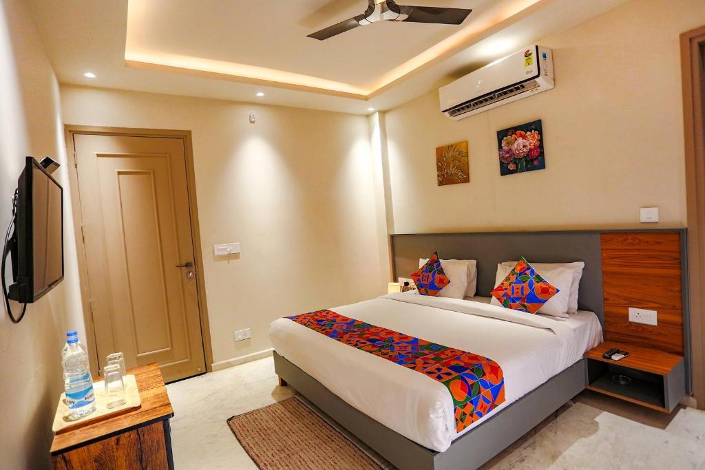Нойда: FabHotel Clarks Suites