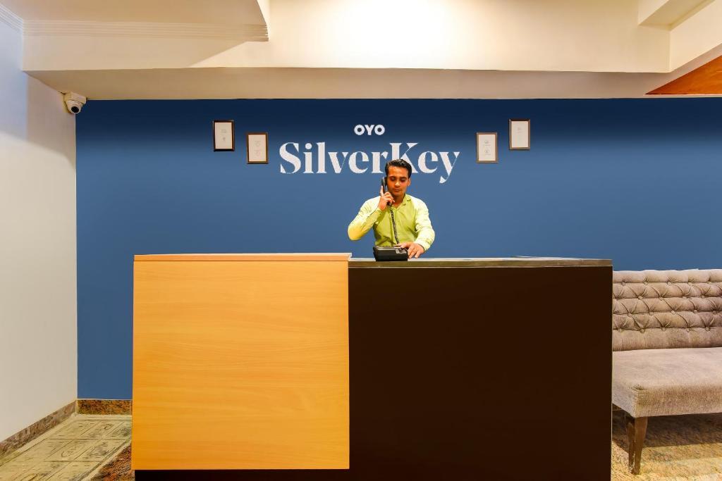 Нойда: OYO 75115 SilverKey Executive Stays 75115 Discovery Suites