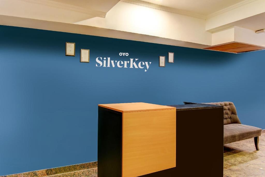 Нойда: OYO 75115 SilverKey Executive Stays 75115 Discovery Suites